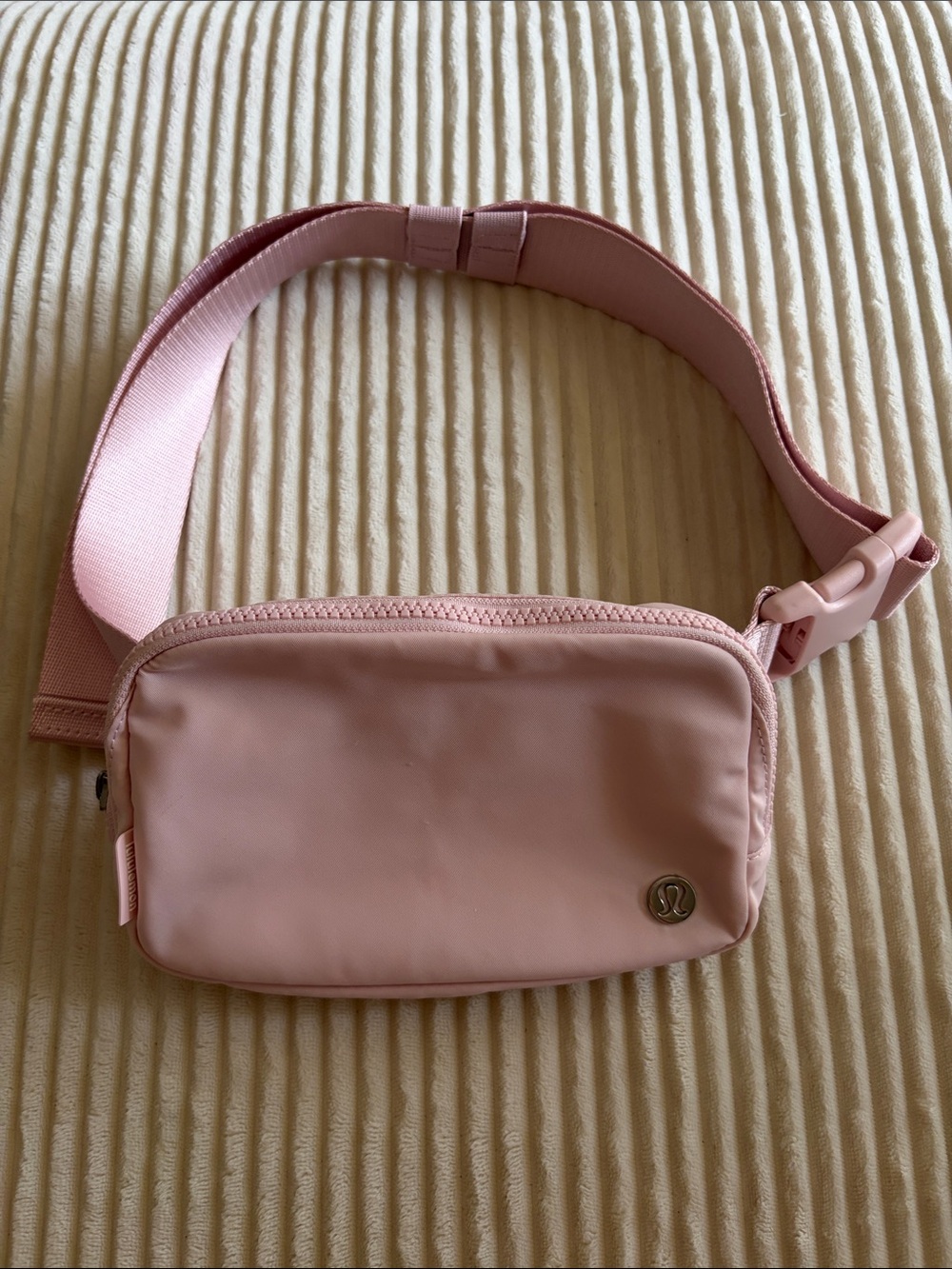 Lululemon Everywhere Belt Bag 1L Light Pink Silver